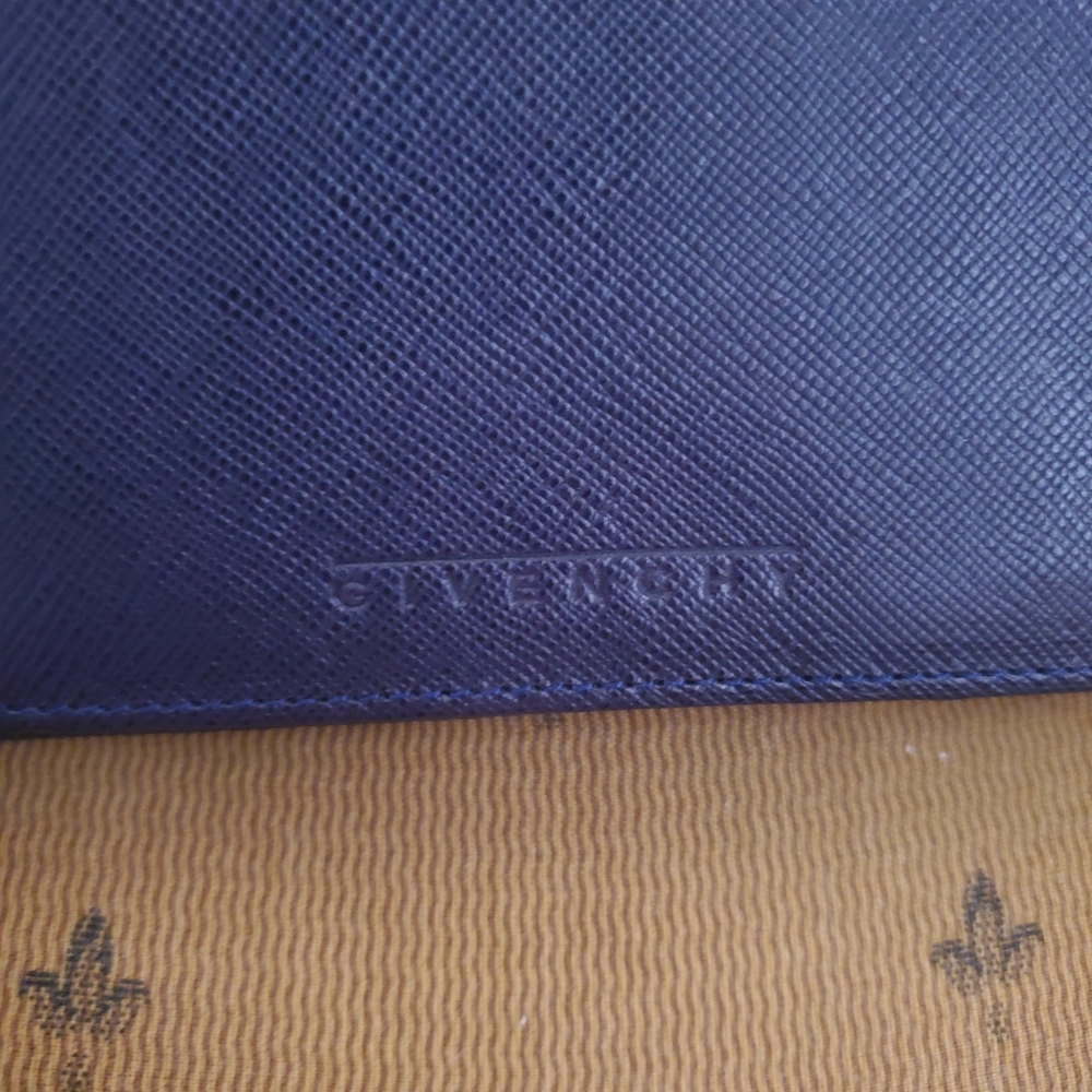 Givenchy Wallet - Picture 7 of 8